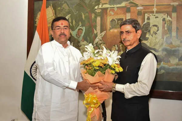 CM’s meet with Shah deferred, state cabinet may still get expansion in 1st week of June