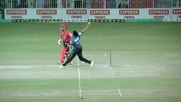 Pakistan's Akhtar revives Mohammad Amir fixing memory with huge no-ball