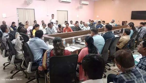Renew suspended mohalla committee meets, residents across Pune tell PMC