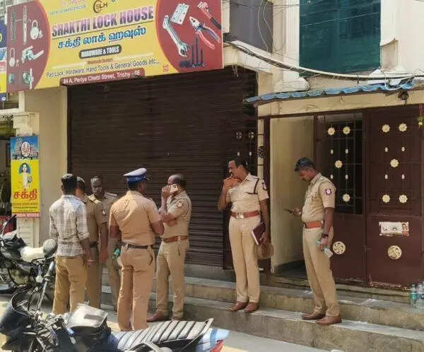 1kg gold looted from trader at gunpoint in Trichy