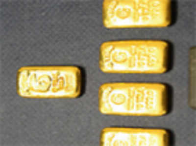 Half-a-kg gold biscuits hidden in rectum seized