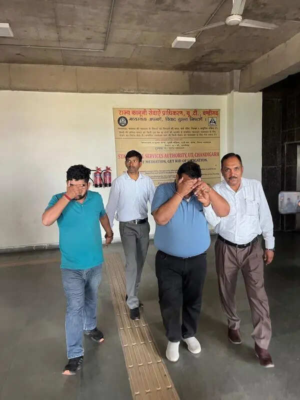 3 held after raid on Punjab vigilance office, late night chase in bribery case;Punjab vigilance DG’s reader on the run; CBI probes why cops were guarding trio