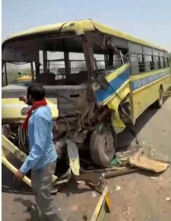 School bus hit by truck on Kanpur-Jhansi highway; Min stops convoy to help