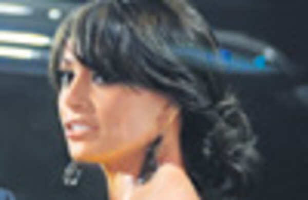 Drunk hotelier abuses Bipasha
