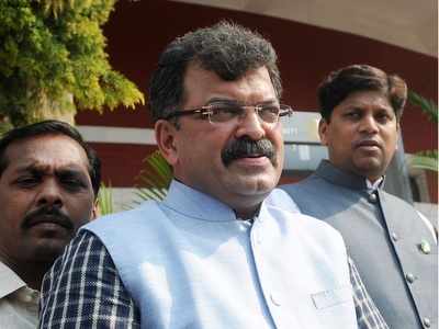 Maharashtra Housing Minister Jitendra Awhad uses cuss words against reporter; apologises