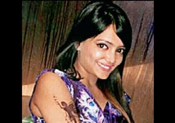 Ex-airhostess and mafia moll held in Kolkata by Andhra police
