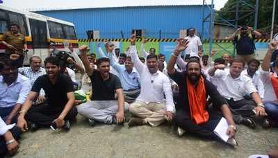 Maratha quota agitation: Protesters hold ‘jail bharo andolan’ at Mumbai’s Azad Maidan