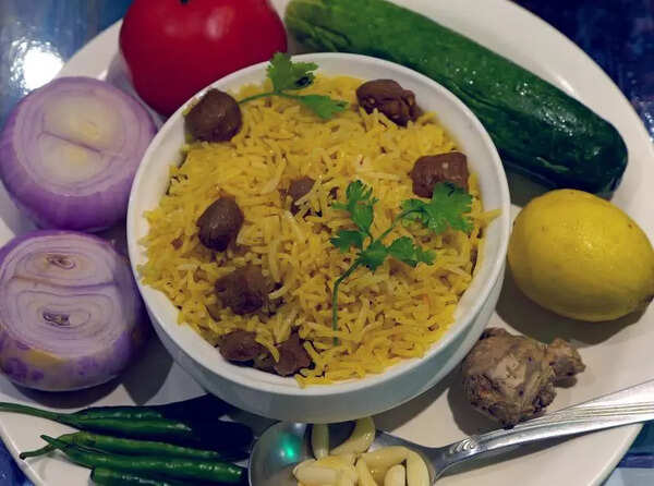 Lucknow’s ‘Behroopia’: Green Cuisine Gets A Meaty Spin