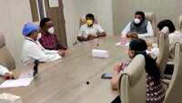 Karnataka Health minister B Sriramulu meets doctors treating Yediyurappa, Siddaramaiah 