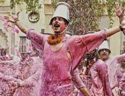 Go Pagal: Akshay Kumar and Huma Qureshi bring craziness of Holi live in this Jolly LLB 2 song