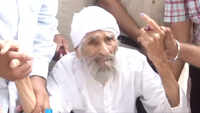 Lok Sabha polls: Delhi's oldest voter Bachan Singh casts his vote 