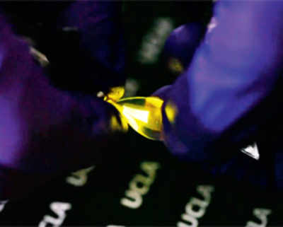 Stretchable screens for flexible gadgets