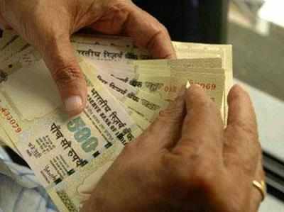 Mumbai: Around Rs 1 crore in scrapped notes seized; five held