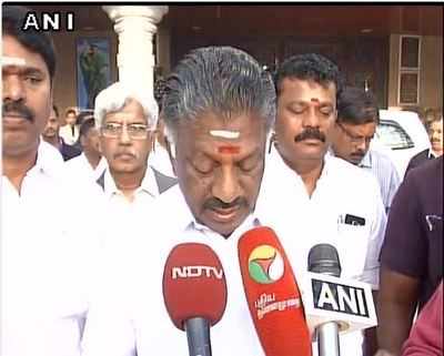 Tamil Nadu CM Panneerselvam to unfurl tricolour tomorrow as Governor in Mumbai