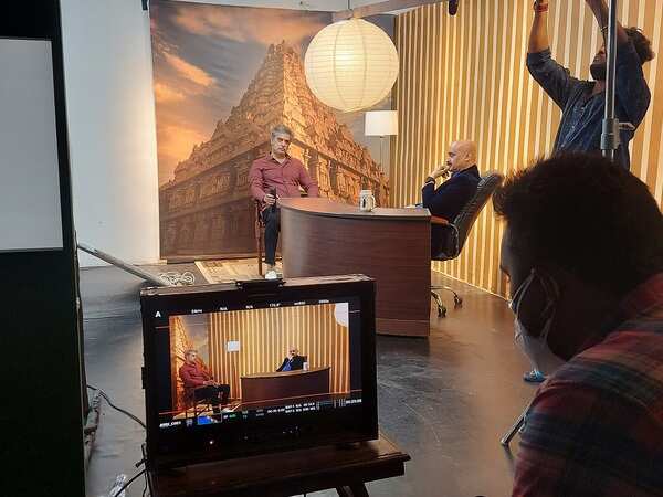 Bosskey to play a TV show host in an English film