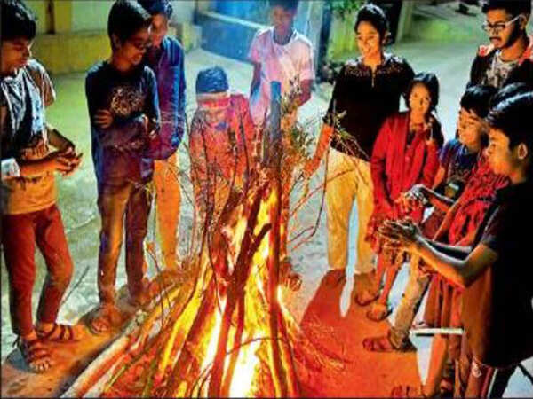 Bonfires to tryst with kites, young and old let spirits soar high to celebrate Sankranti