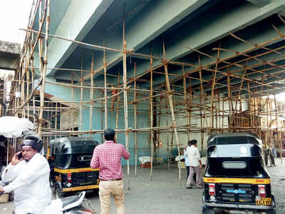 No safety measures during maintenance work in Chembur