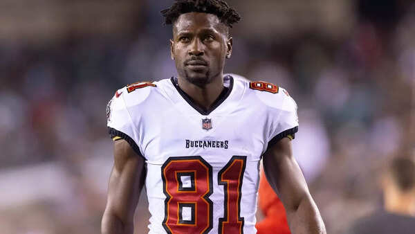 Antonio Brown earned $80 Million in the NFL, so why is his $4 Million mansion being sold off to pay his debts?
