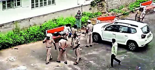 Bengaluru bizman murders partner, ends life in Hassan