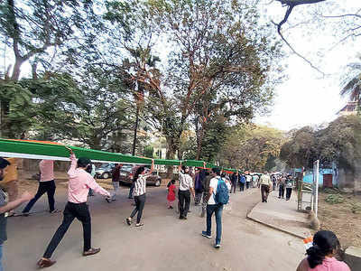 500 IIT-B students take out flag march