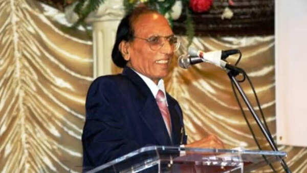 How Lakhnawi Mushaira at AIR gave wings to Bashir Badr’s poetic journey
