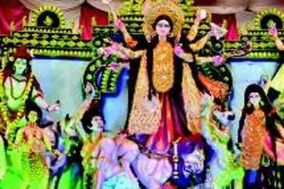 Whatdraws crowds of devotees to Vashi pandals?