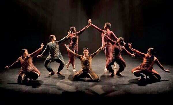 Bringing on stage the despair of displacement