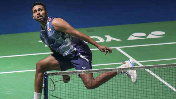 Bird dropping halts India Open match; contradicts BAI's claims of 'clean' playing arena - Watch