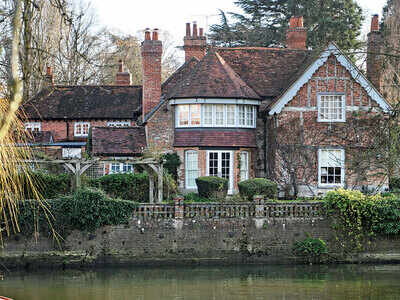 Singer George Michael’s 16th century house sold for £3.4 mn