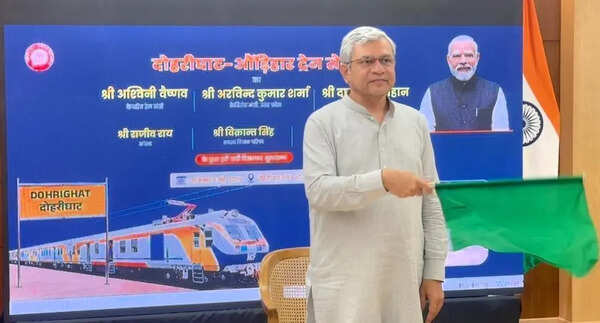 Rly min launches passenger train between Dohrighat, Aunrihar