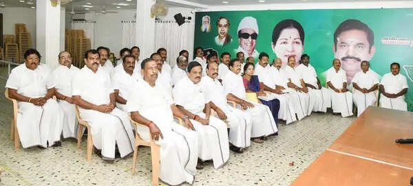 EPS meets district secretaries; rebel faction meets supporters