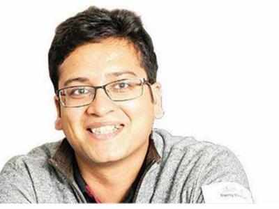 Flipkart CEO becomes 'delivery boy'