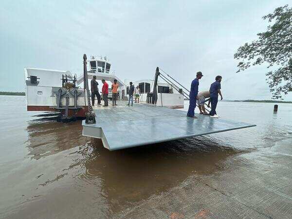 RoRo nearly collides with traditional ferry