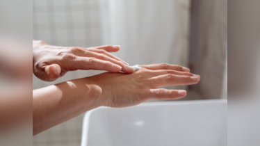 Dry skin despite drinking sufficient water? Read this