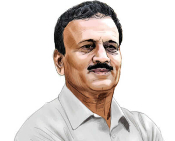 Maharashtra minister Girish Mahajan goes chasing a leopard in Chalisgaon