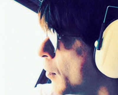Shah Rukh Khan takes the chopper to Eden Gardens to cheer for Kolkata Knight Riders
