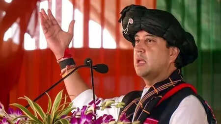 Scindia replies to Priyanka Gandhi&rsquo;s short-height comment, says before comparing competence with height, take a look at the mirror