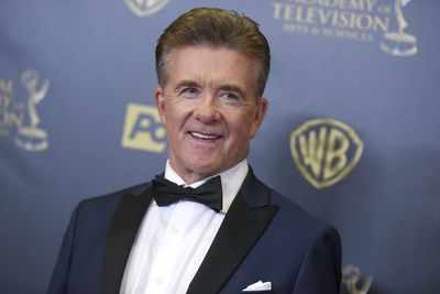 Robin and Carter pay tribute to father Alan Thicke