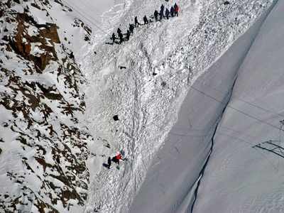 Four Army personnel, two porters killed in avalanche in northern part of Siachen glacier