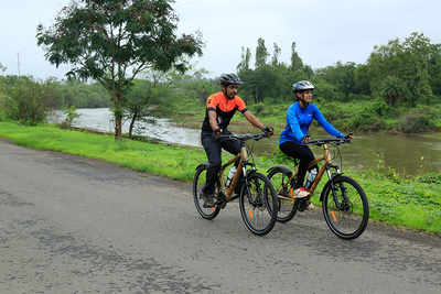 Duo cycles from Kanyakumari to
Kashmir for a cause