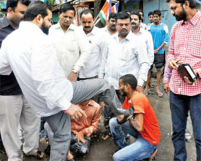 MNS thrashes labourers over potholes