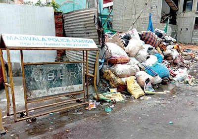 A ‘dumpyard’ grows near Madiwala mall