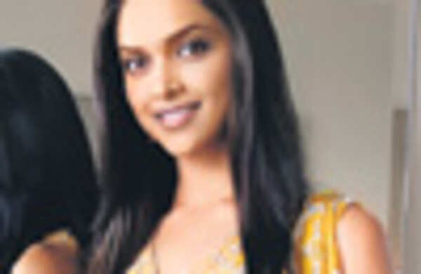Imran , Deepika spotted in Delhi