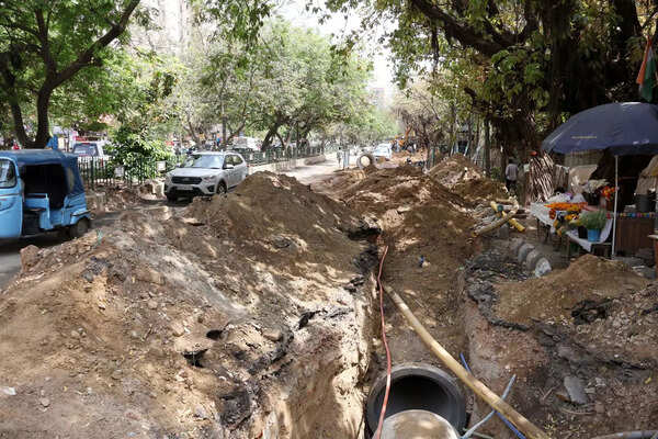 Indirapuram road revamp drags on for months, residents bear the brunt