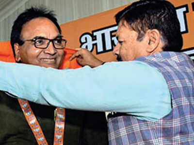 AAP MLA Anil Bajpai joins BJP