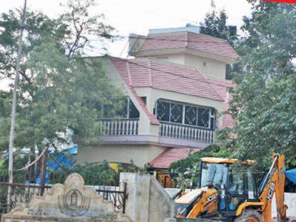 Two-hour terror for family as six dacoits go to each room, gag and tie up members