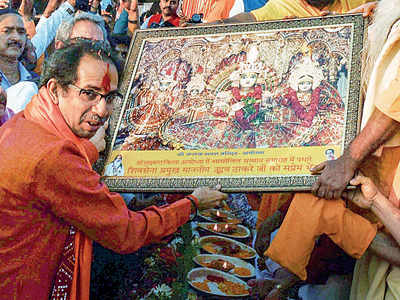 Uddhav Thackeray burnishes his saffron credentials, starts 2019 campaign