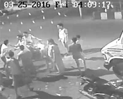 Camera shows cop taking burglar’s loot