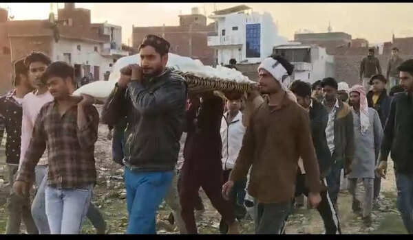Muslim neighbours perform Hindu man’s last rites in Hapur