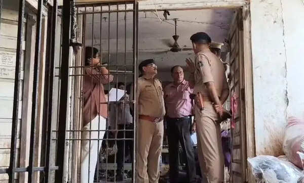 Tailor stabbed to death at Surat garment unit